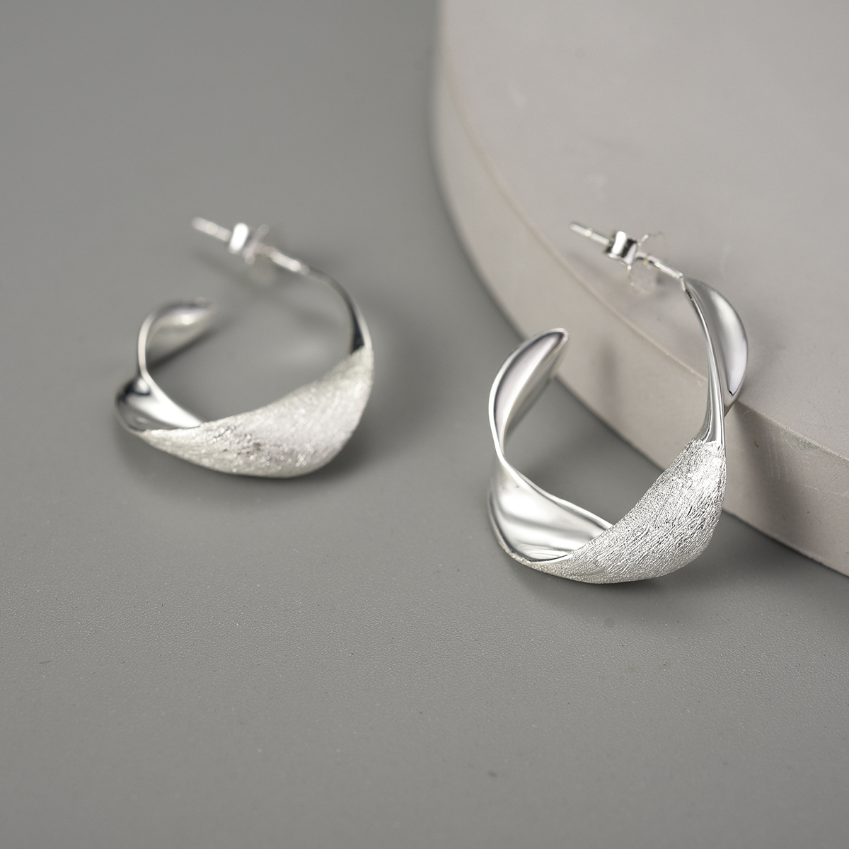 Oorbellen Zilver – Zilveren Oorringen – Swirl Oorbellen
