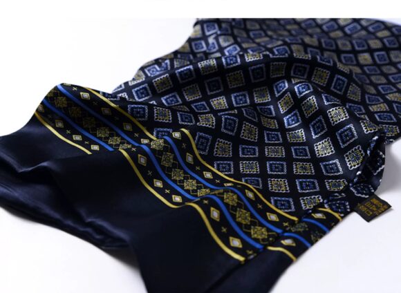 Stropdassjaal Zijde - Ascot - Heren - Zijden Sjaal - Zwart/Blauw - 155 x 26cm Stropdassjaal Zijde - Ascot - Heren - Zijden Sjaal - Zwart/Blauw - 155 x 26cm